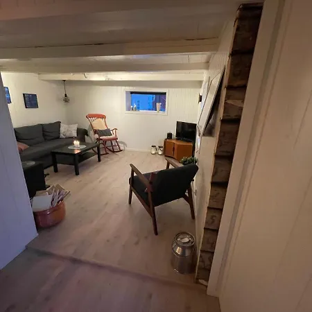 Lofoten_beach_eggum_cabin